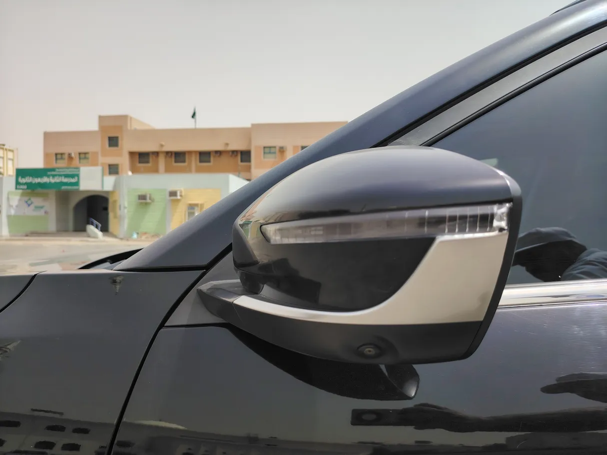 Car image 26