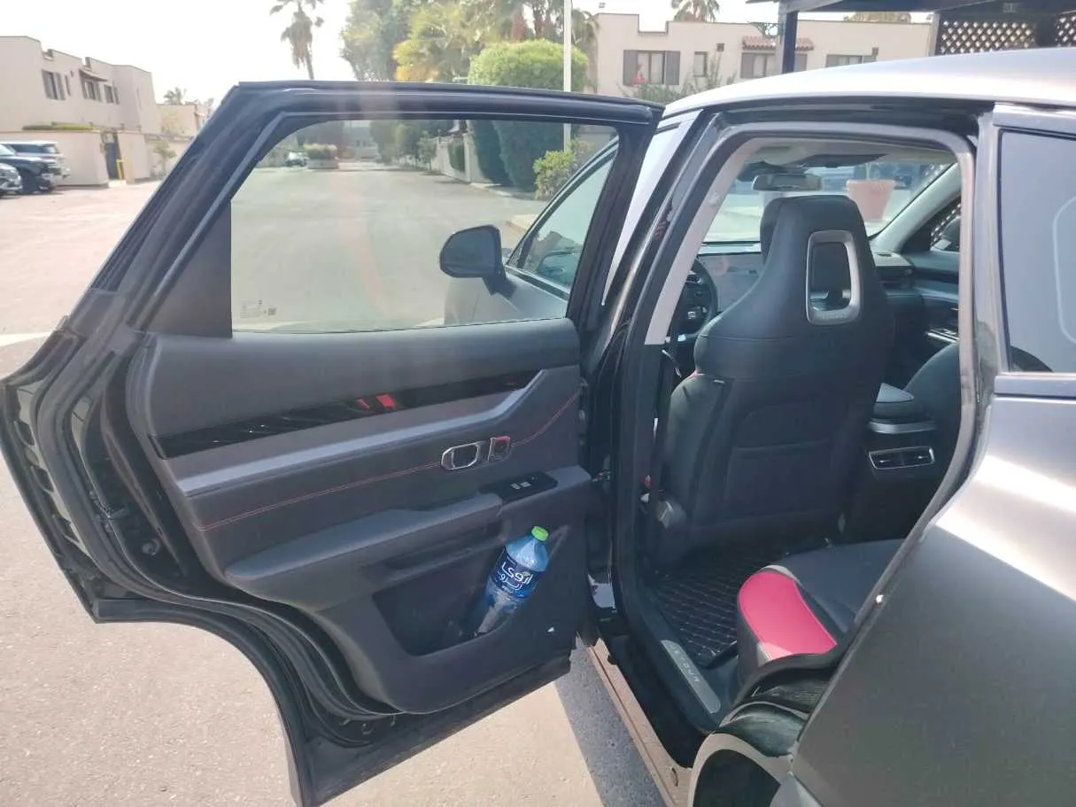 Car image 17