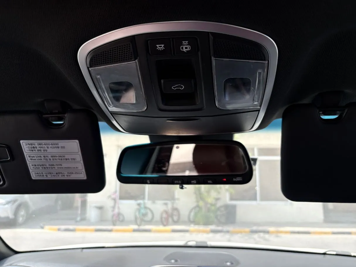 Car image 24