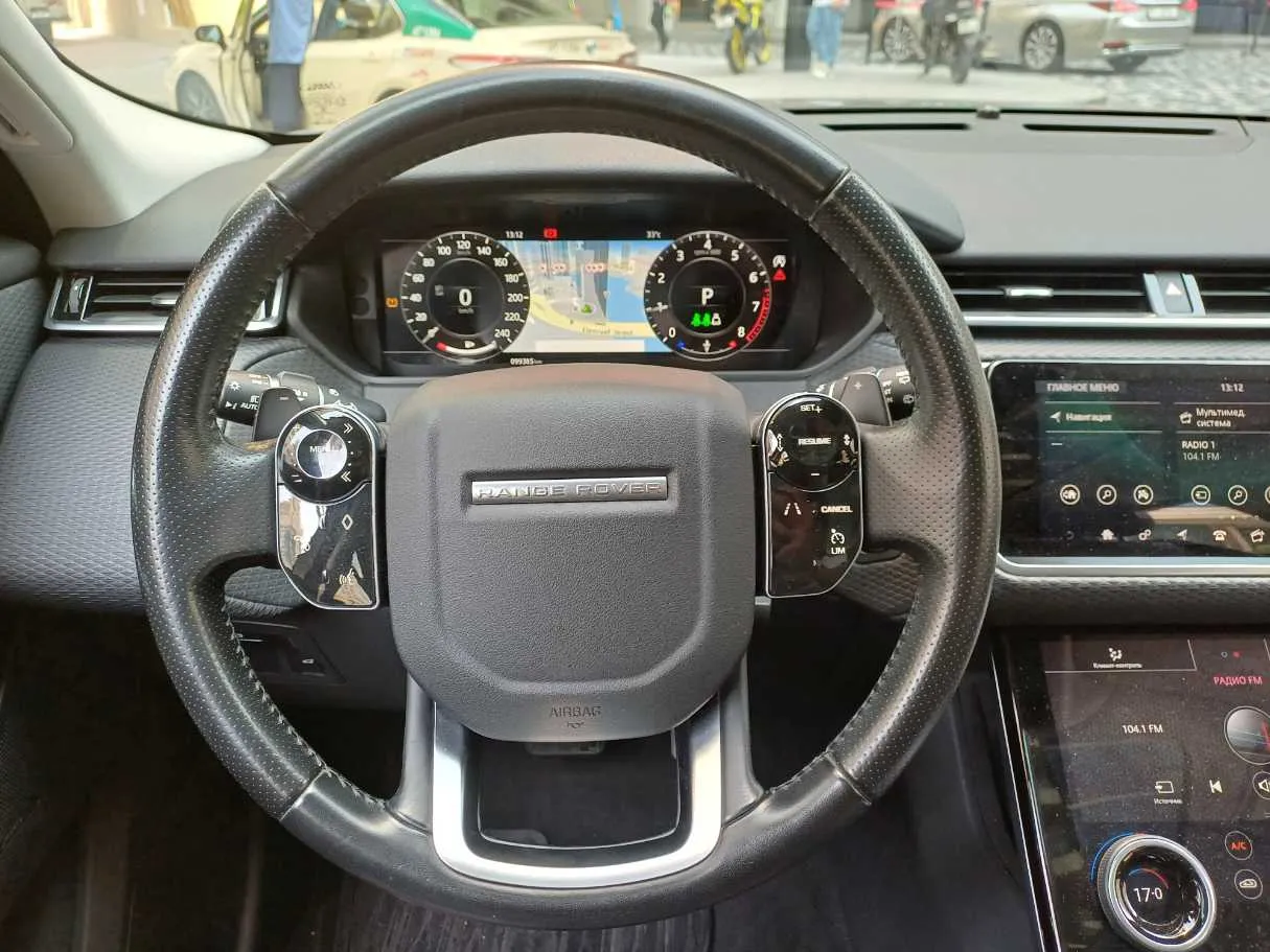 Car image 14