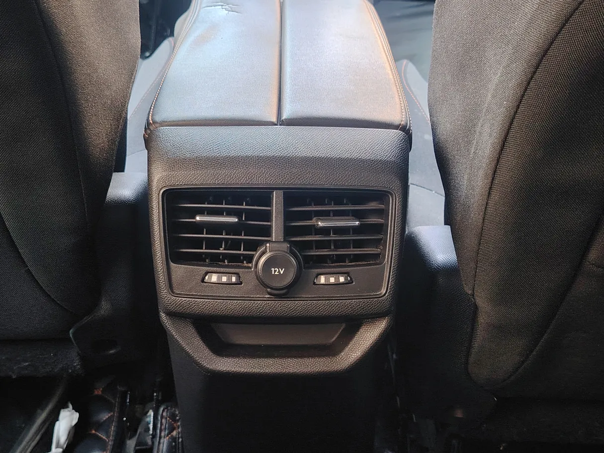 Car image 32