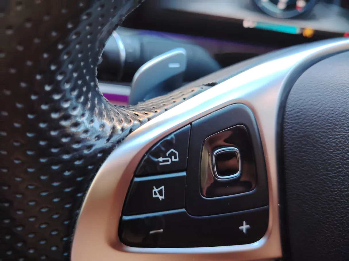 Car image 23
