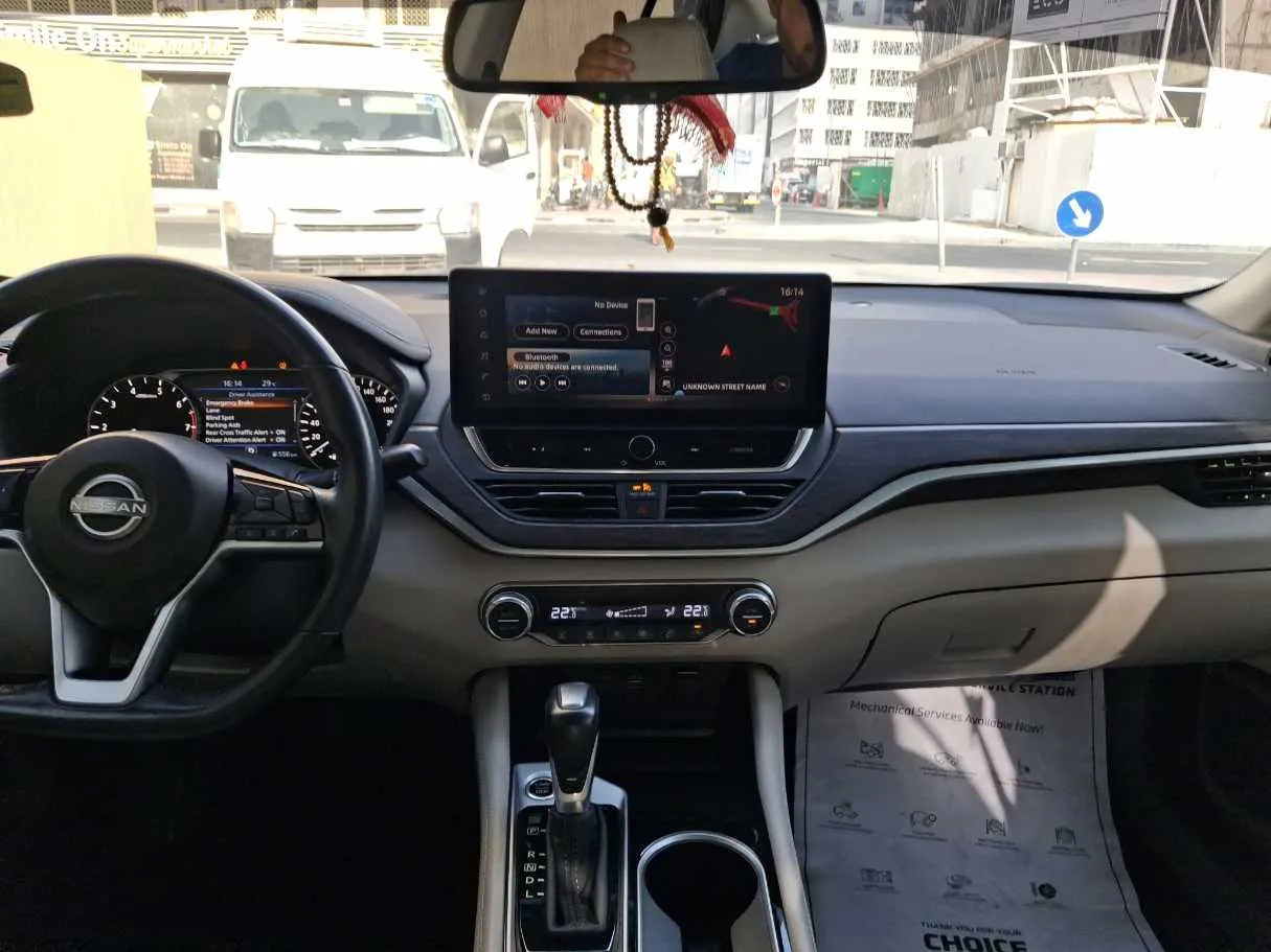 Car image 15