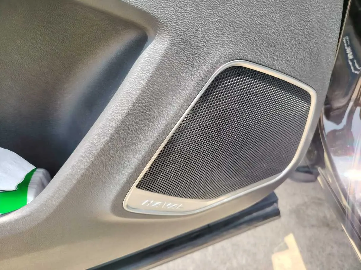 Car image 34