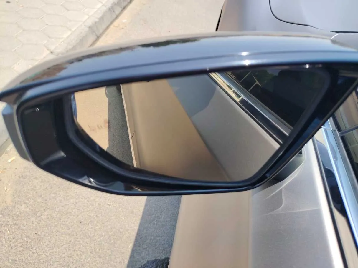 Car image 40