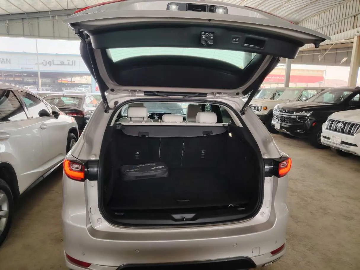 Car image 33