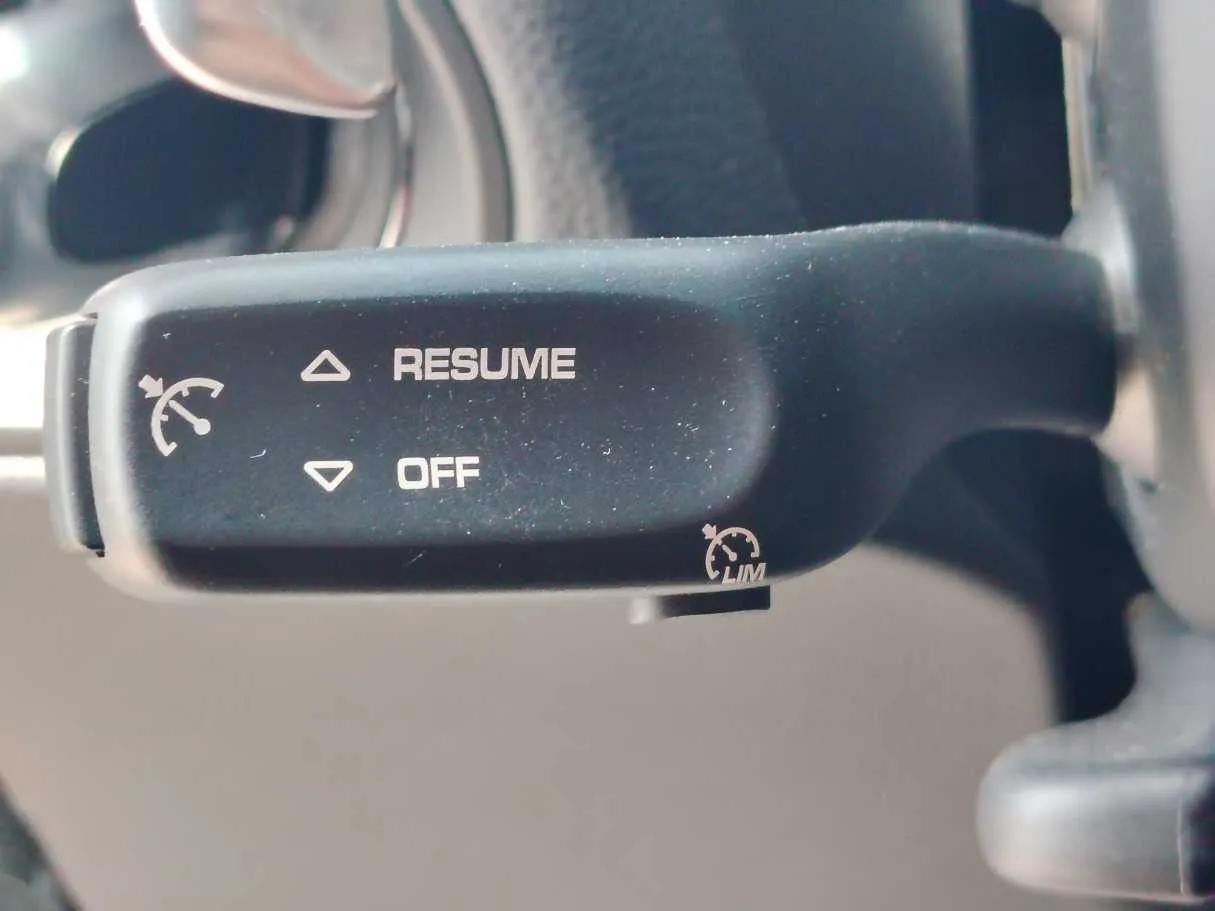 Car image 36