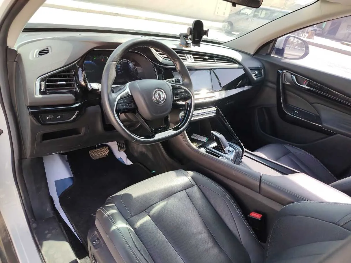 Car image 12
