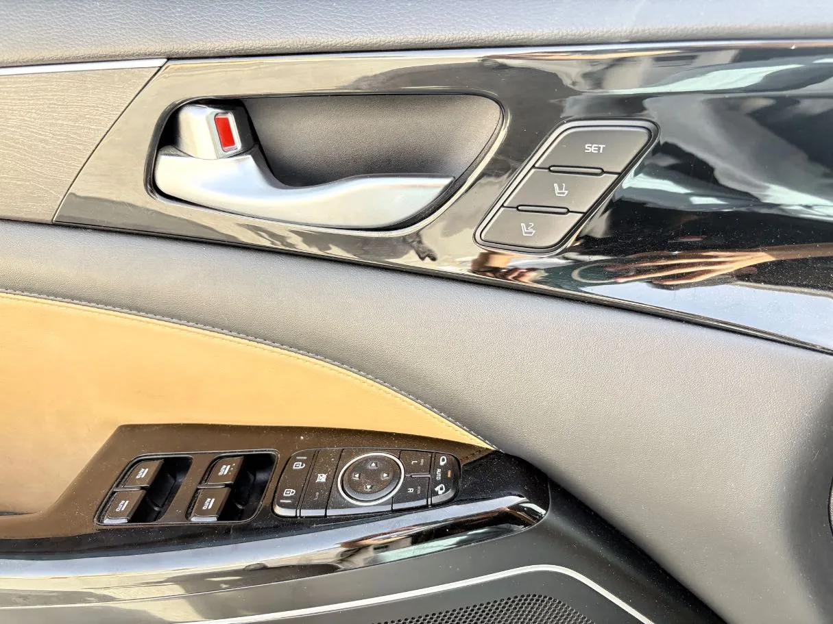 Car image 27