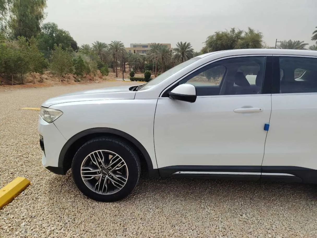 Car image 8
