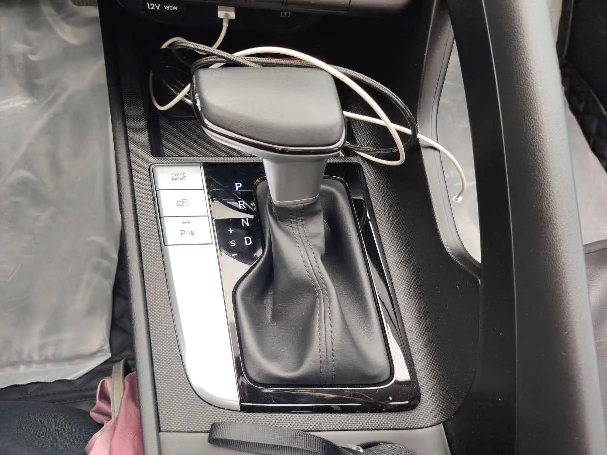 Car image 18