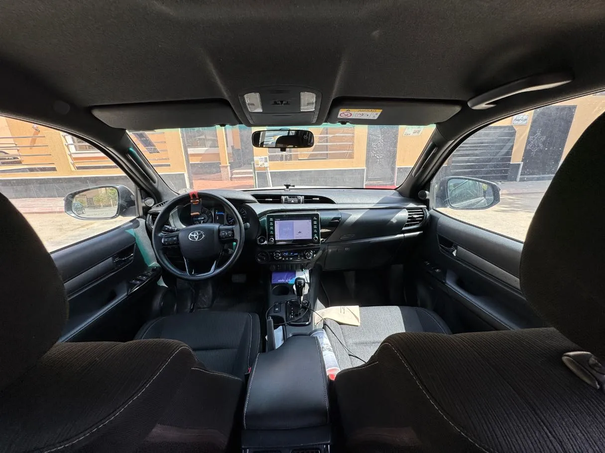 Car image 14