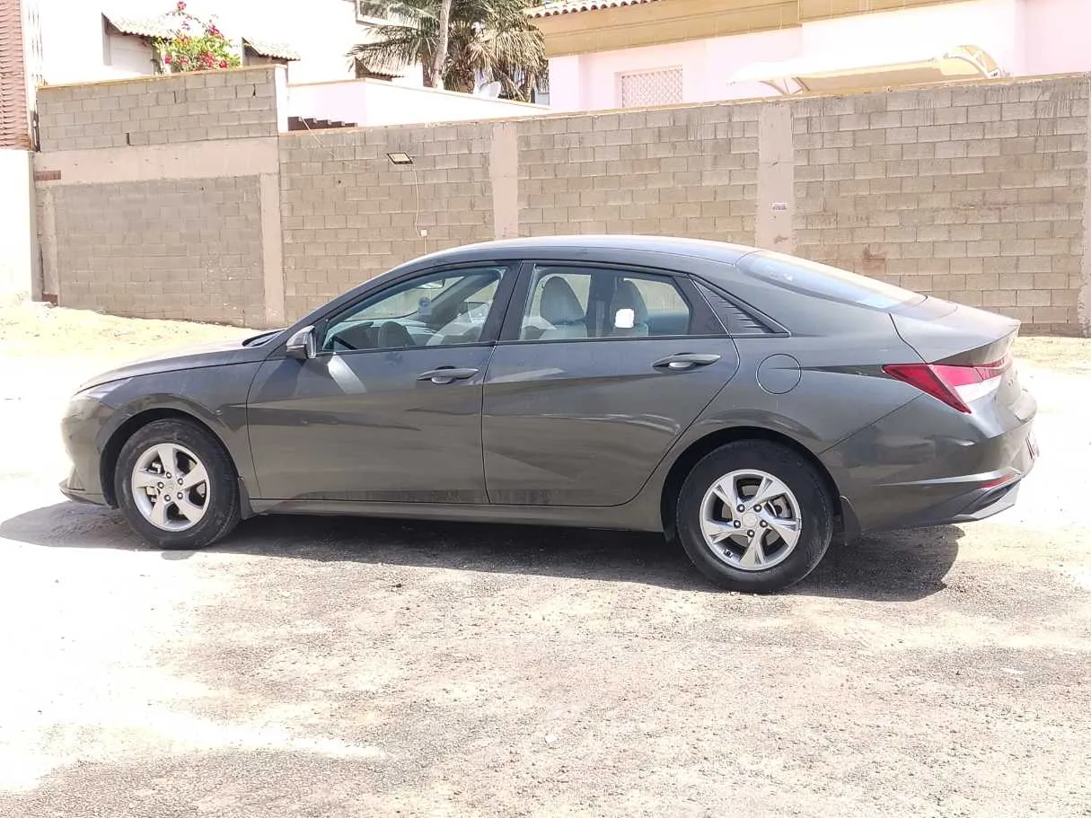 Car image 8