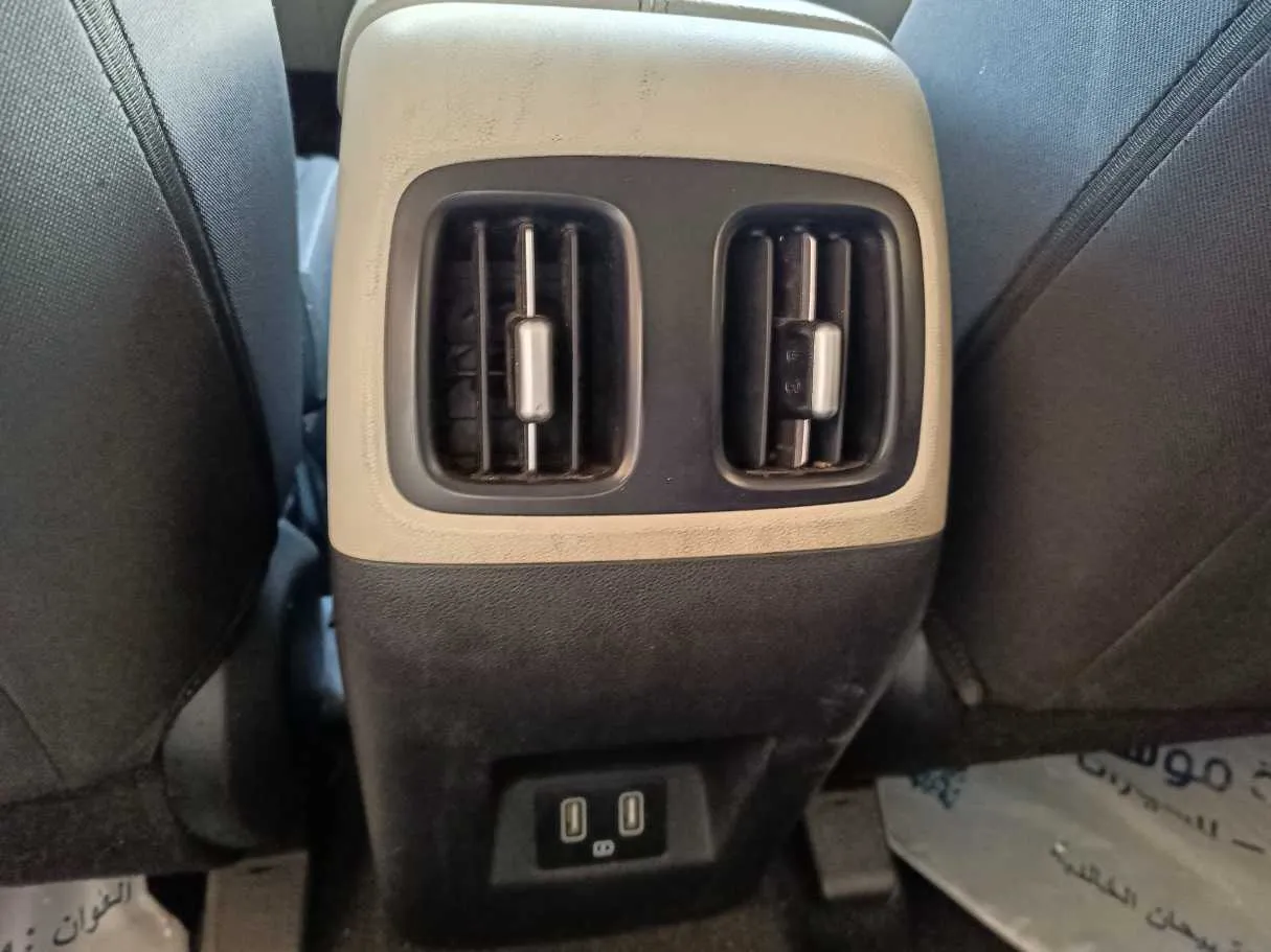 Car image 30