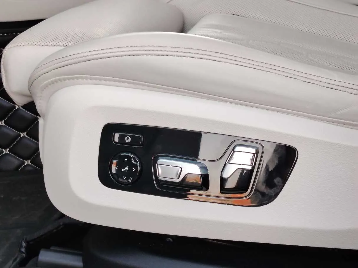 Car image 37