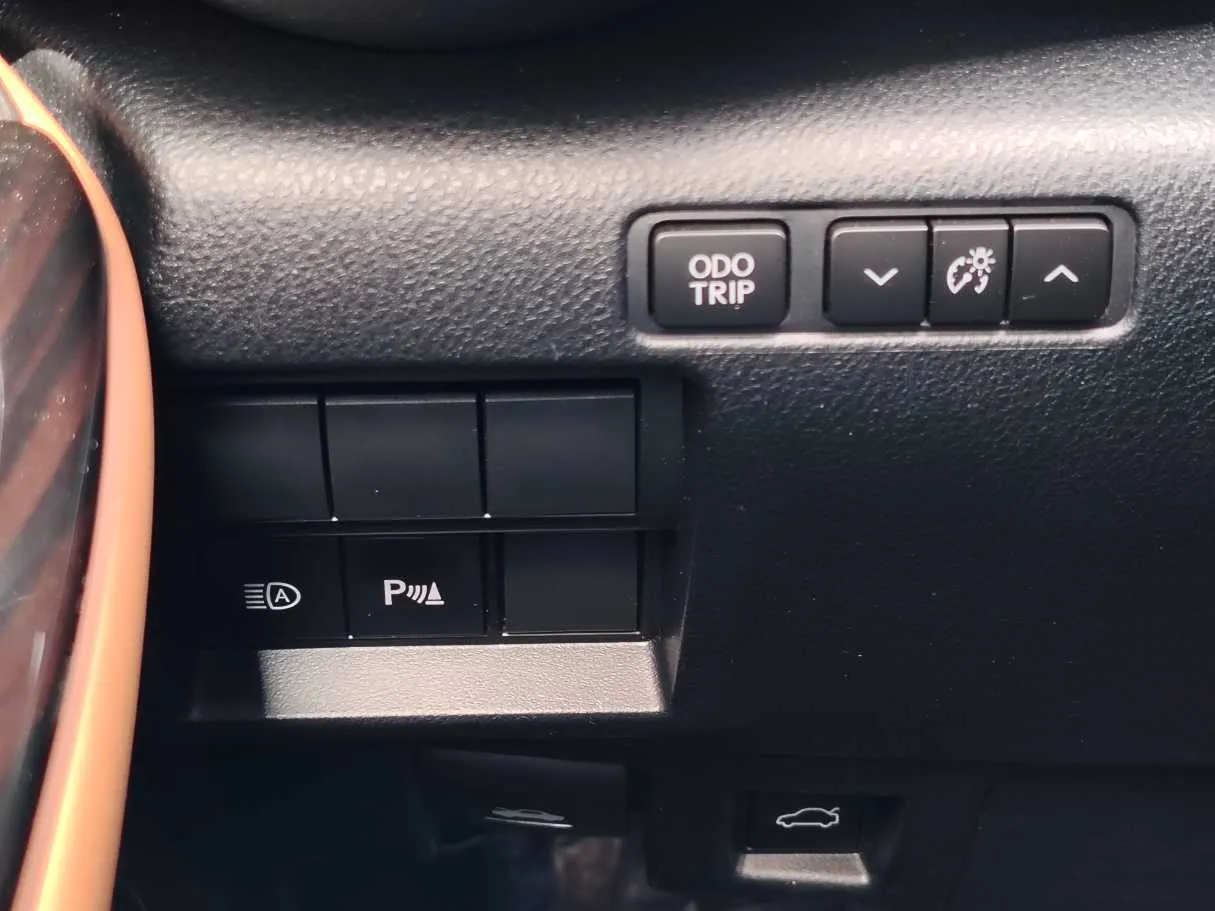 Car image 30