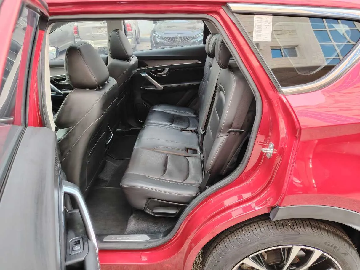 Car image 16