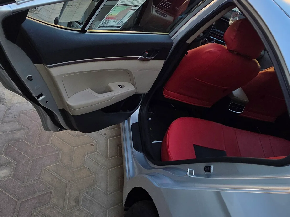Car image 10