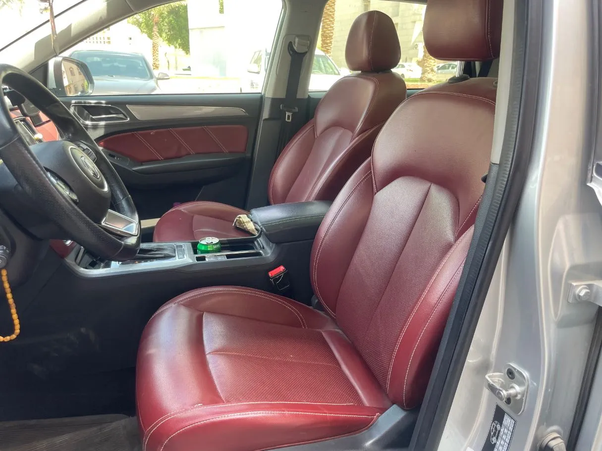 Car image 12