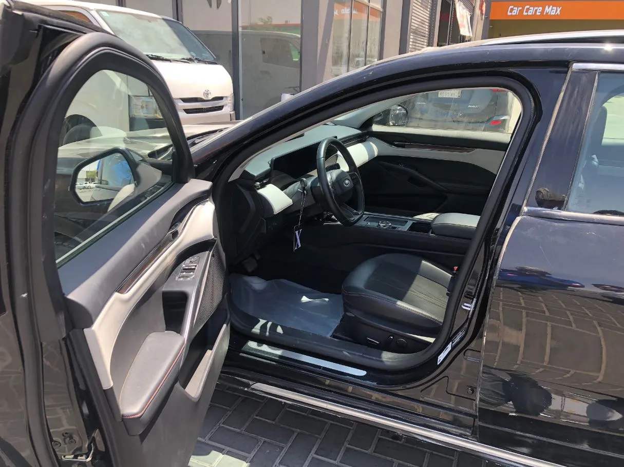 Car image 10