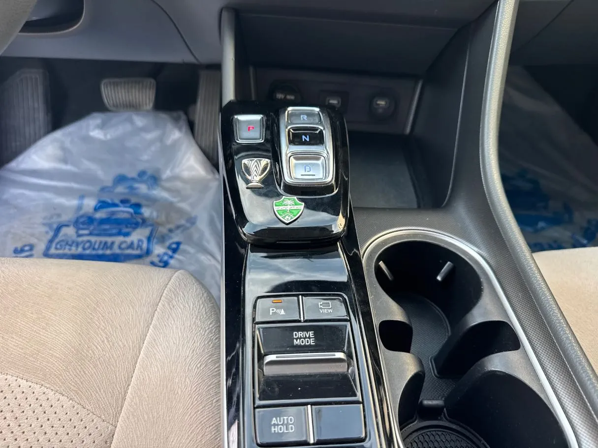 Car image 15