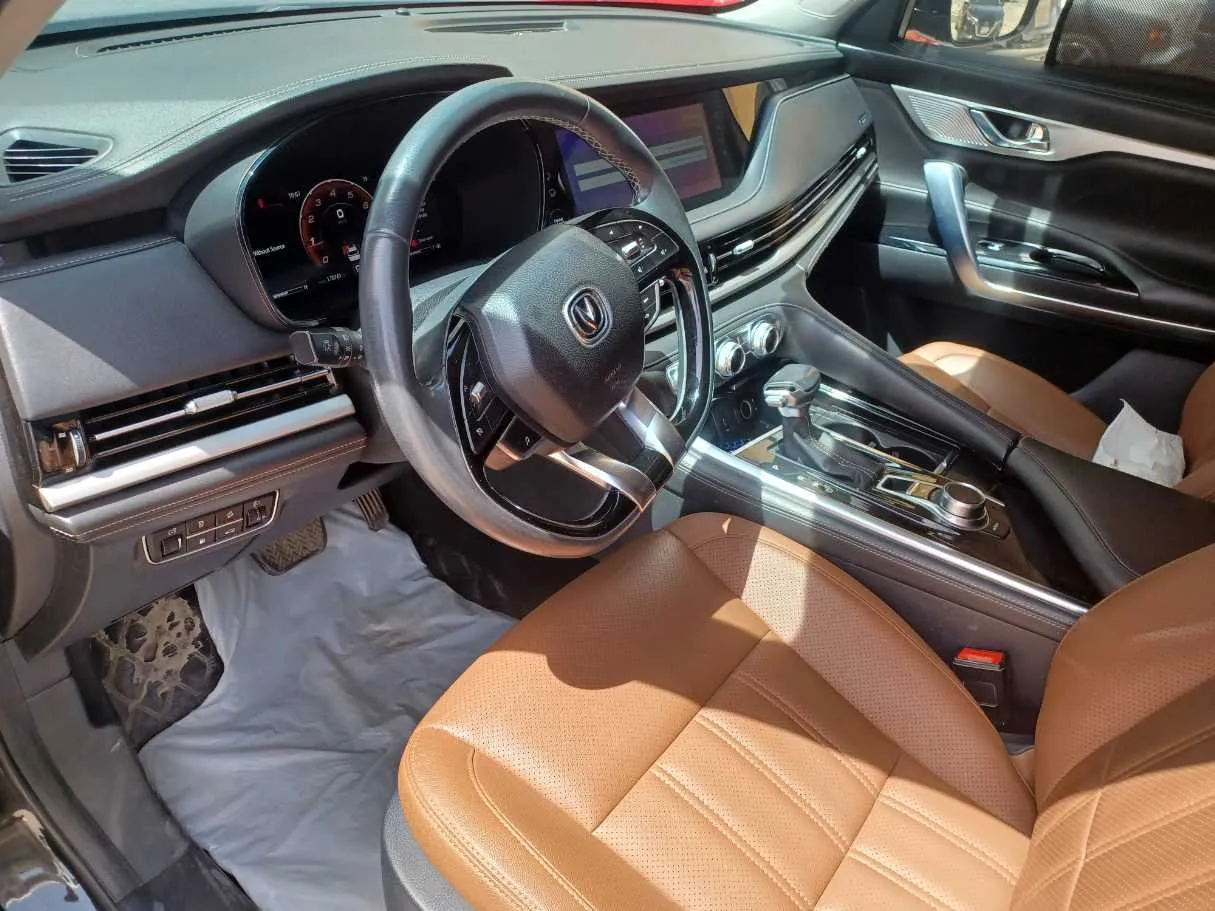 Car image 12