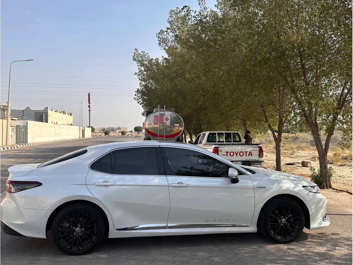 Car image 11