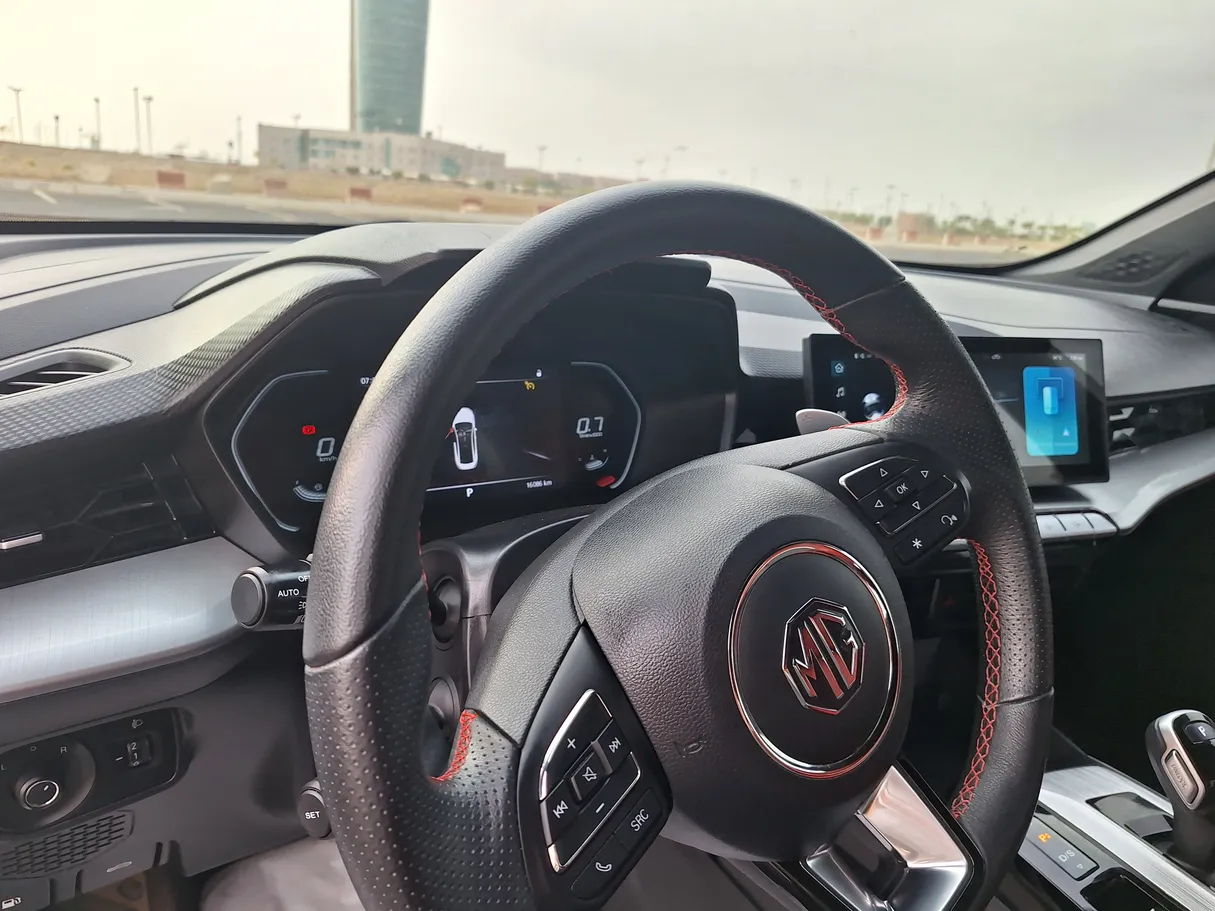 Car image 5