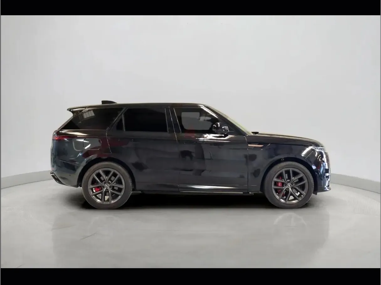 Car image 12