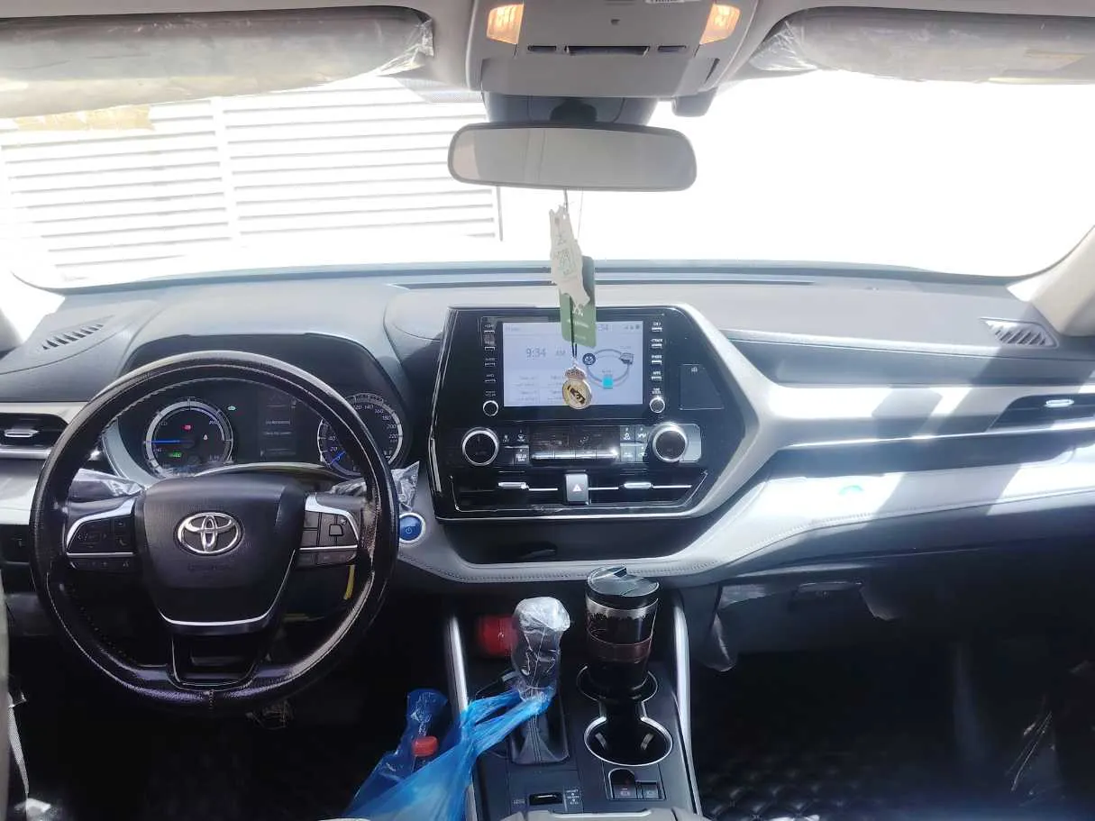 Car image 17