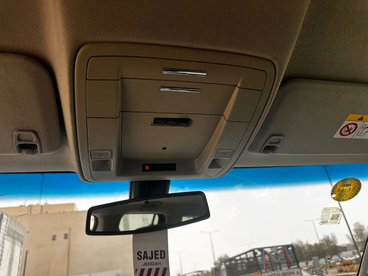 Car image 26