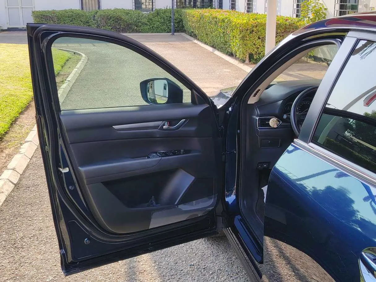 Car image 11
