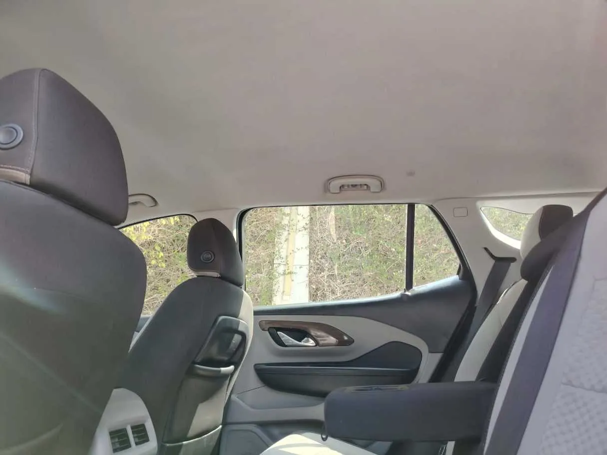 Car image 19