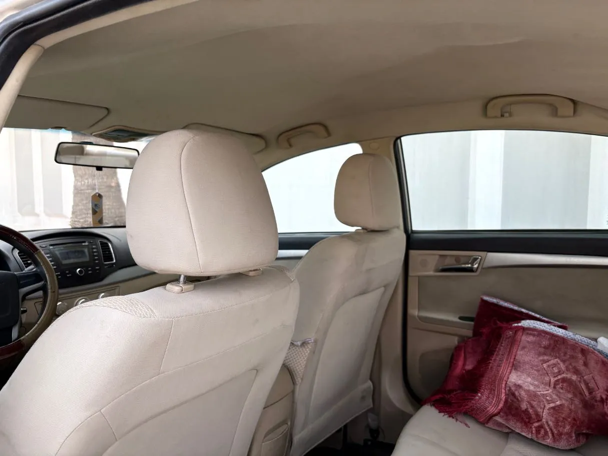 Car image 17