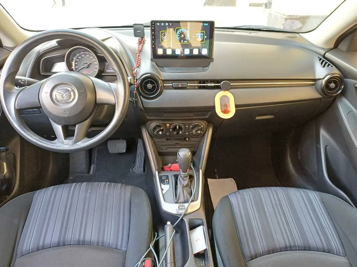 Car image 16