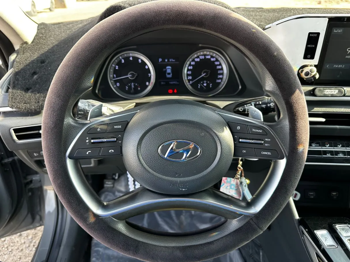 Car image 19
