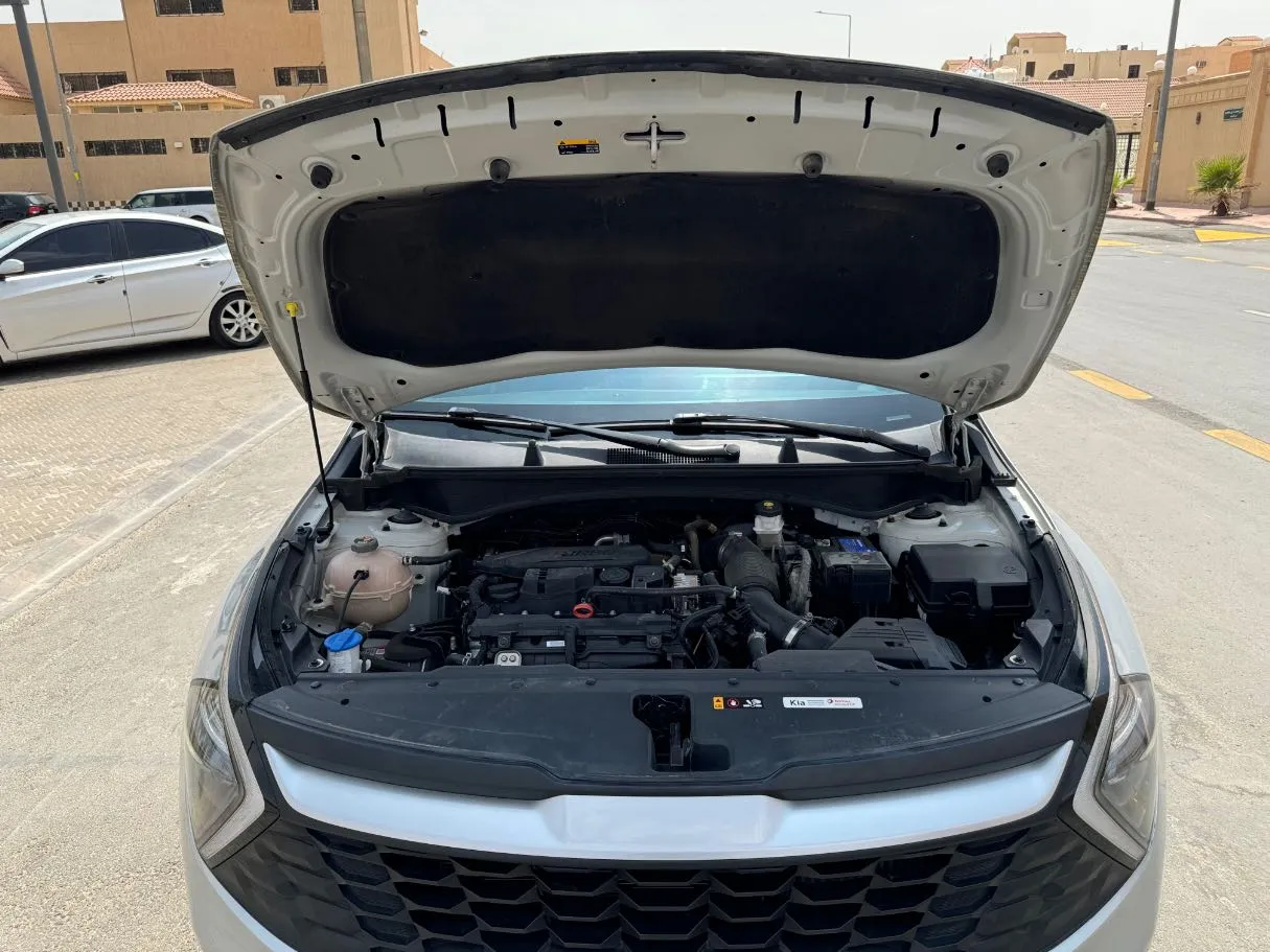 Car image 24