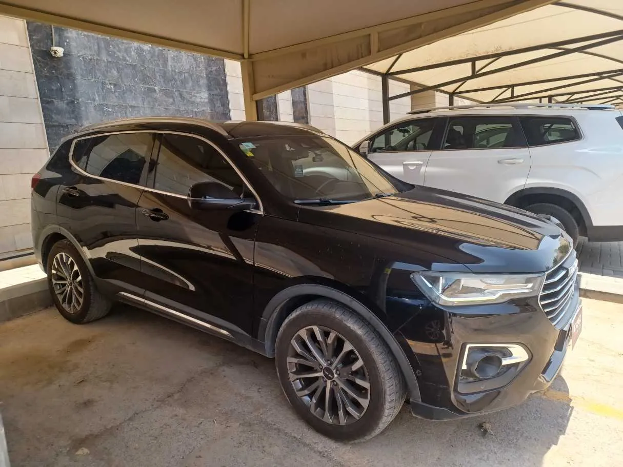 Car image 4