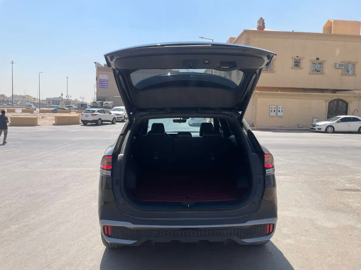 Car image 22