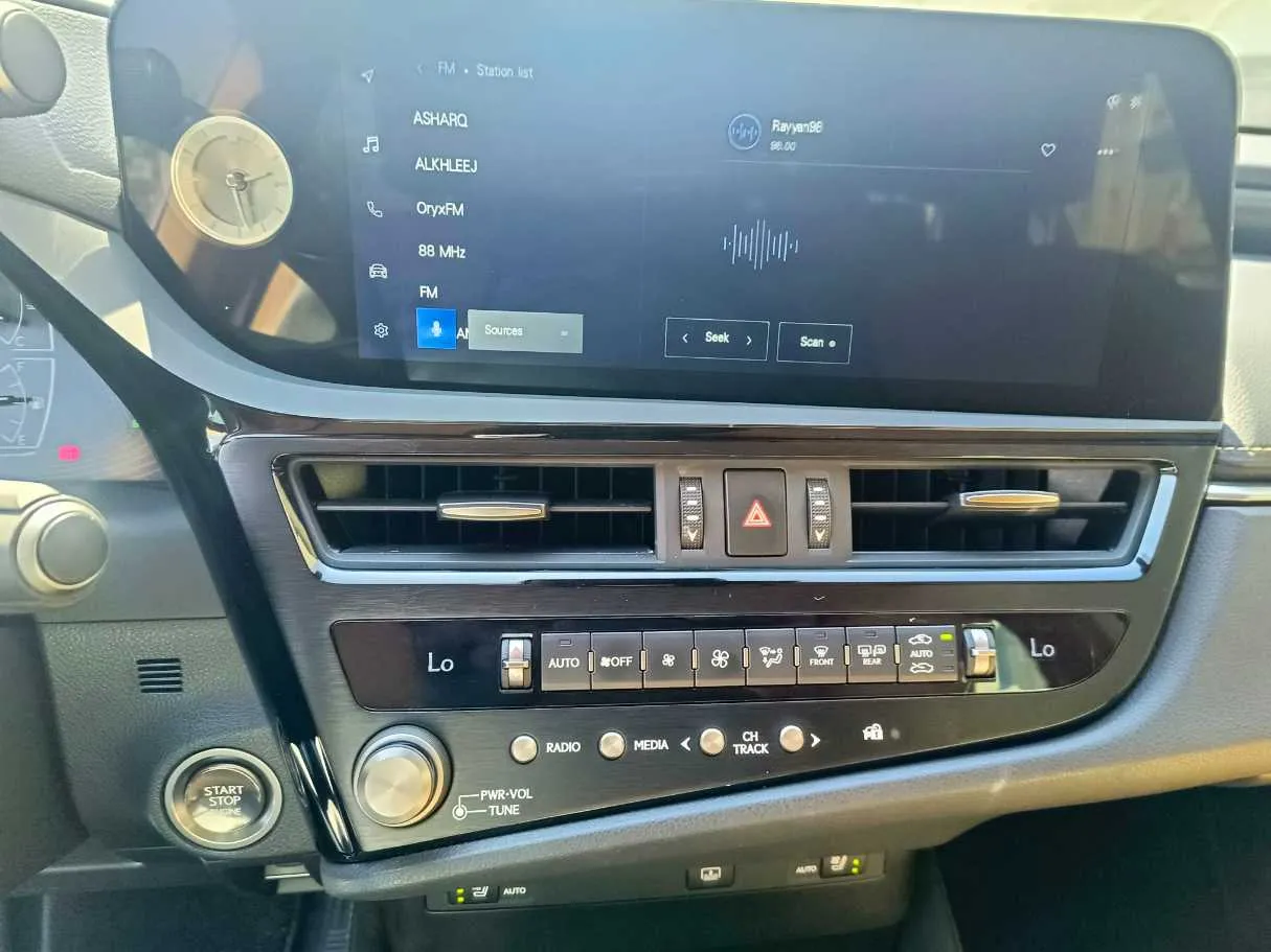 Car image 26
