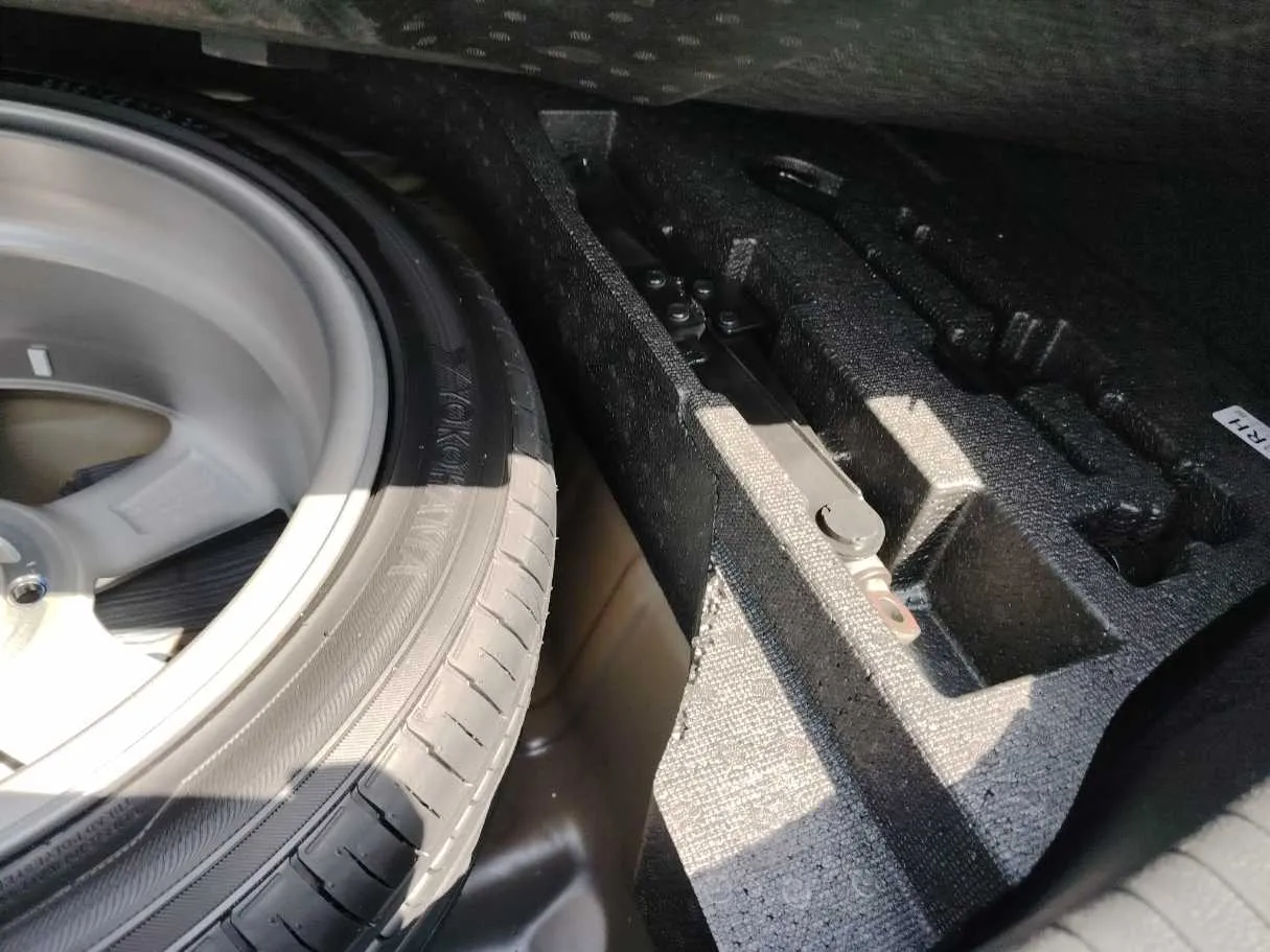 Car image 46