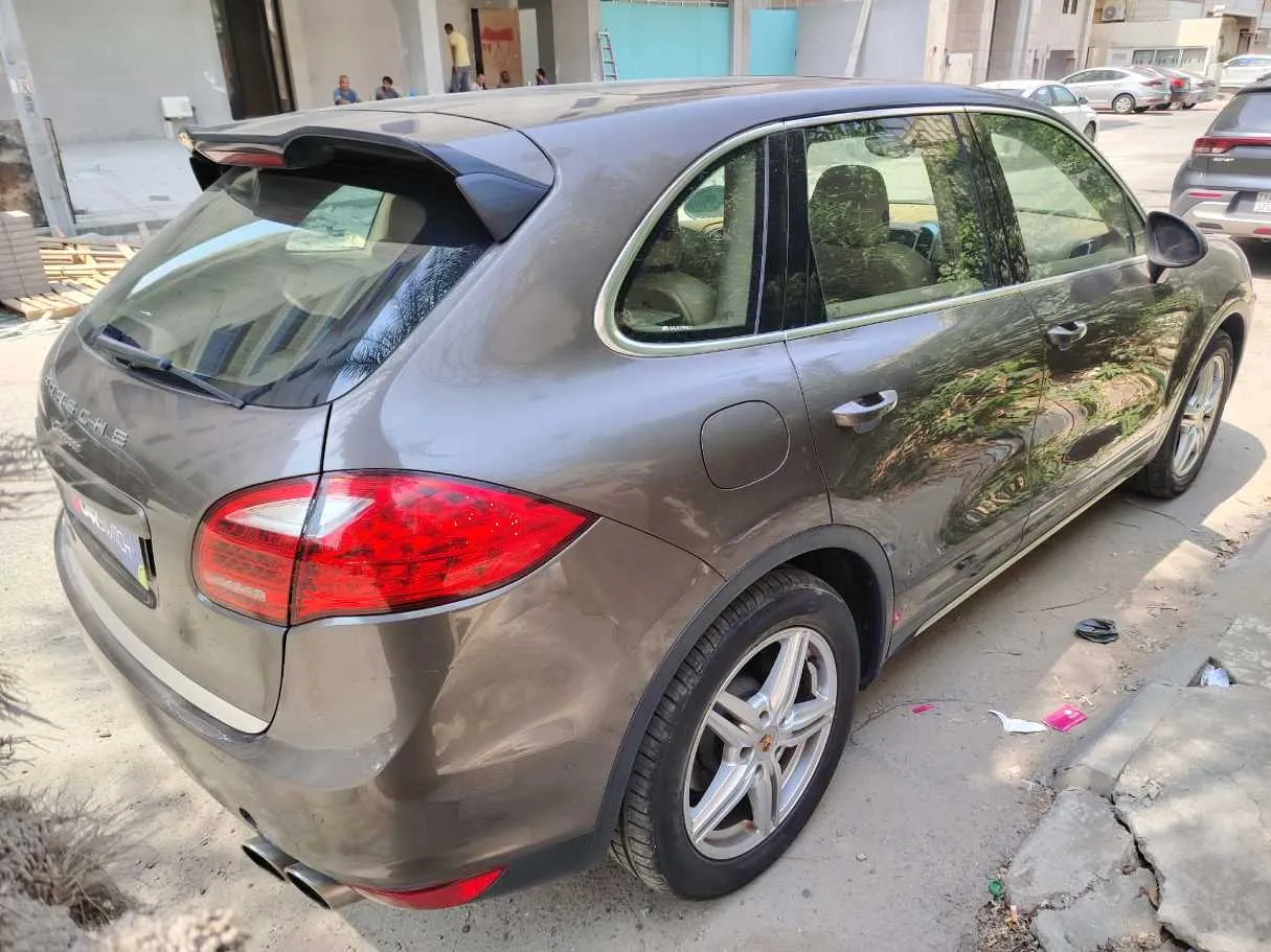 Car image 5