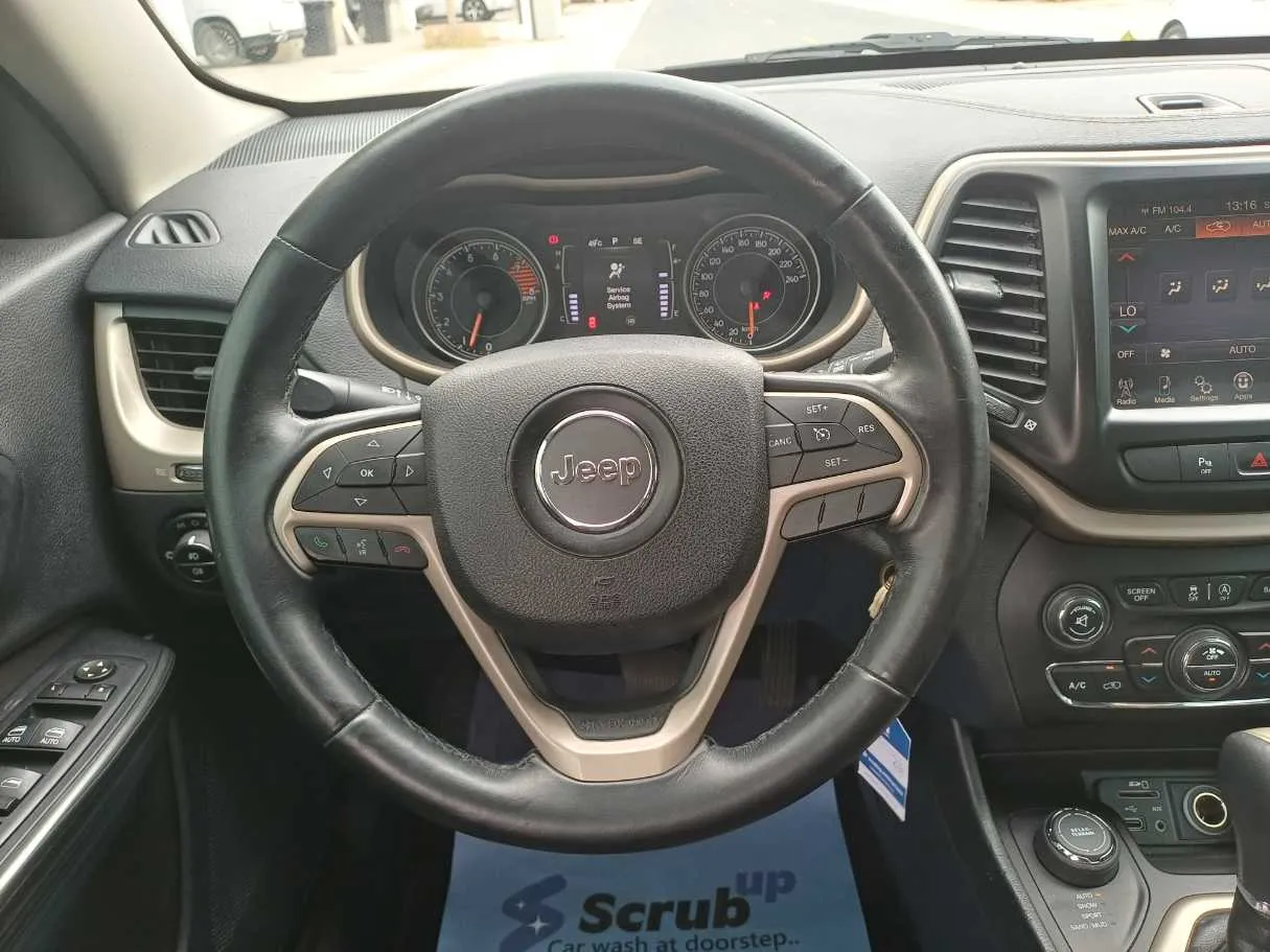 Car image 17