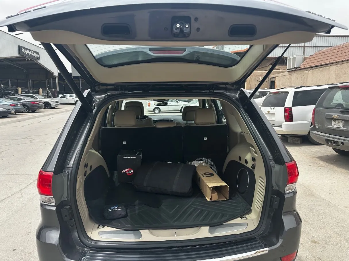 Car image 23