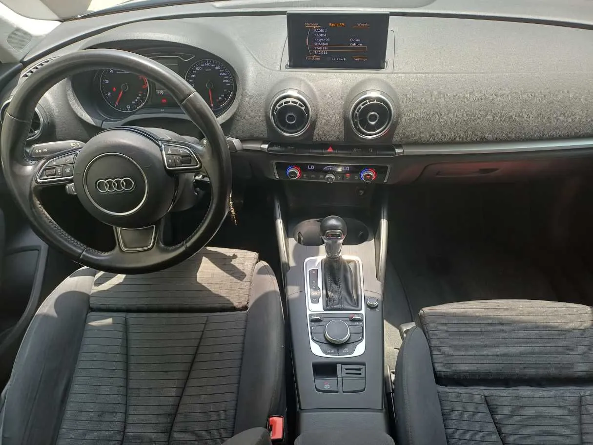 Car image 16