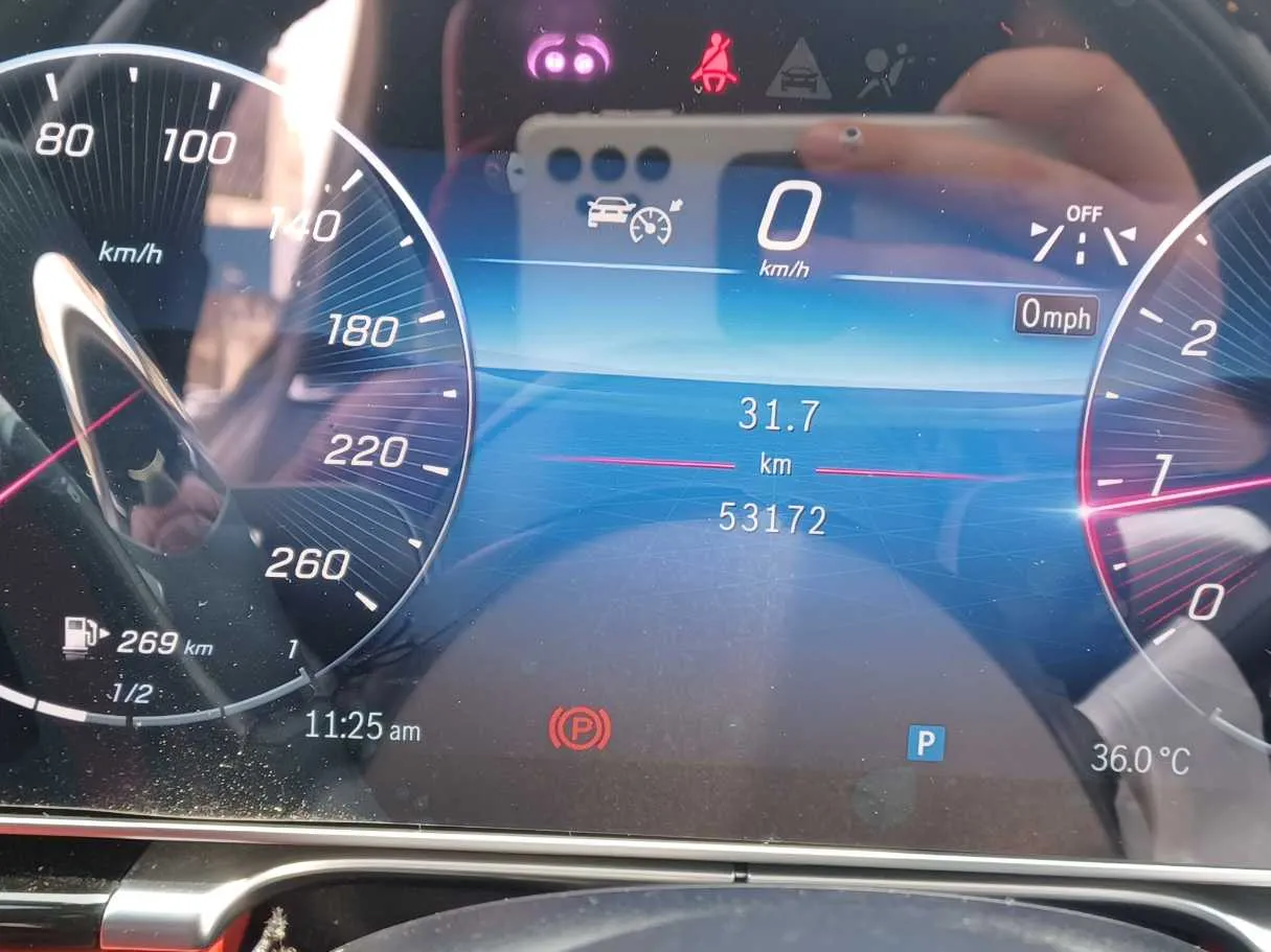 Car image 17