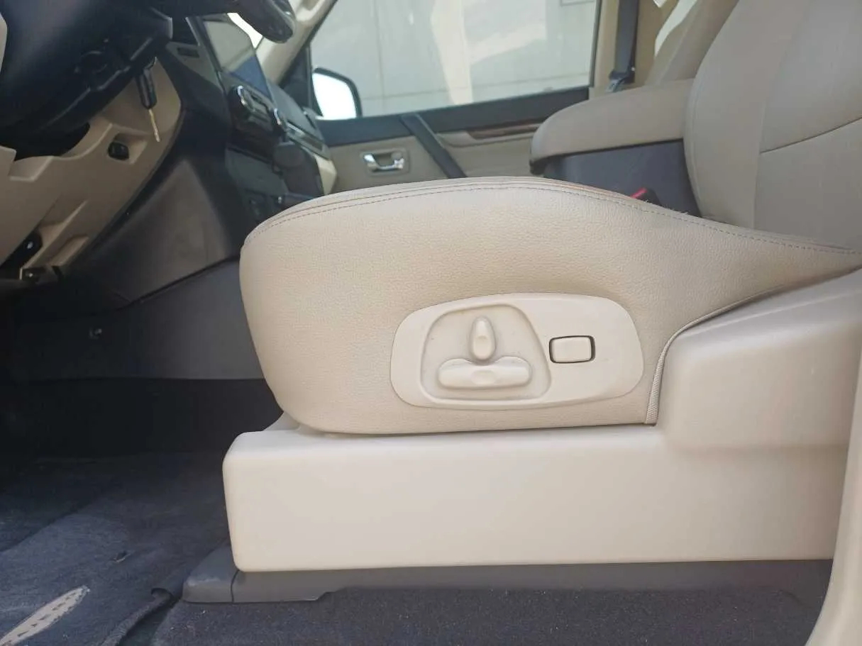 Car image 24