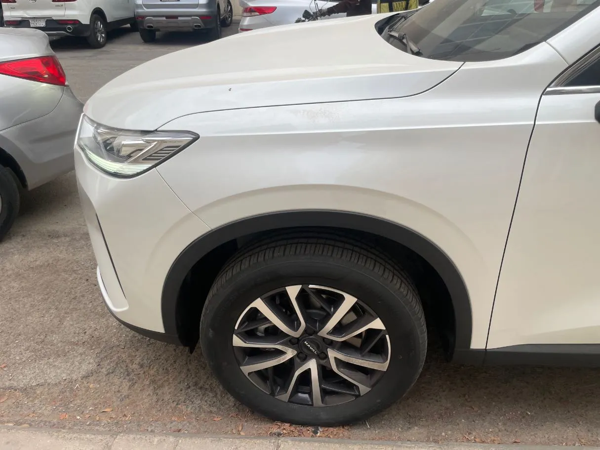 Car image 9