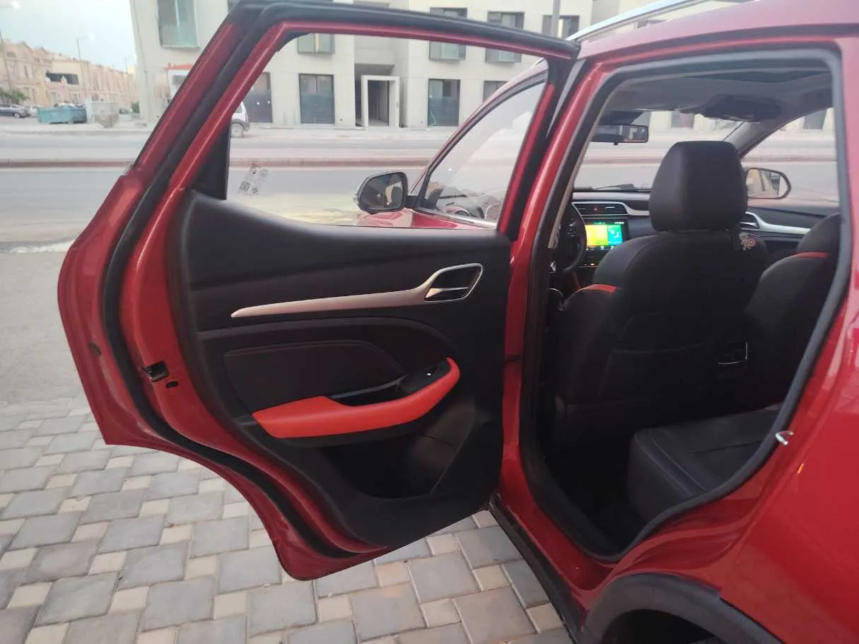 Car image 14