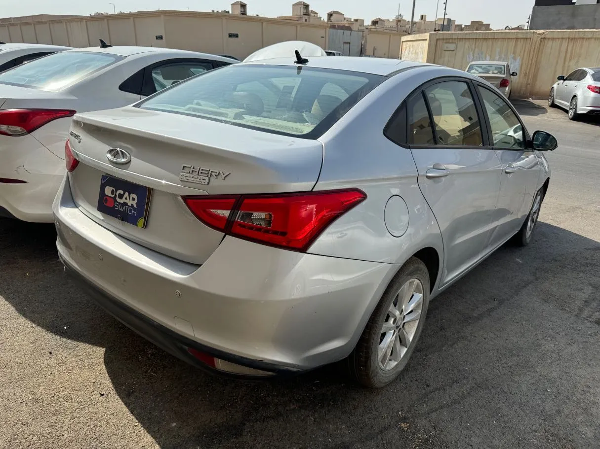 Car image 4